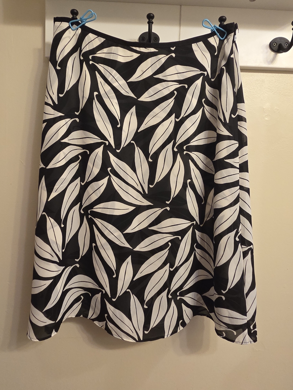 Vintage Y2K Geoffrey Beene Black & White Chiffon Leaf Midi Skirt 6 Office Chic